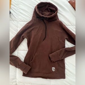 Funnel neck born primitive pull over